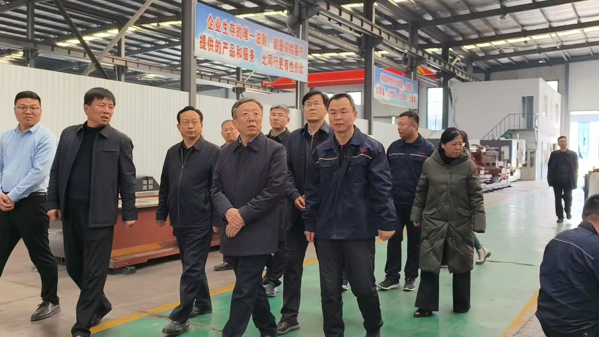 德州領導參觀工廠2.jpg
